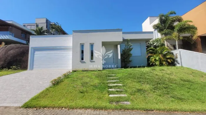 Casa semimobiliada para Alugar com 2 Quartos com suíte sendo suíte master no Cacupé Floria