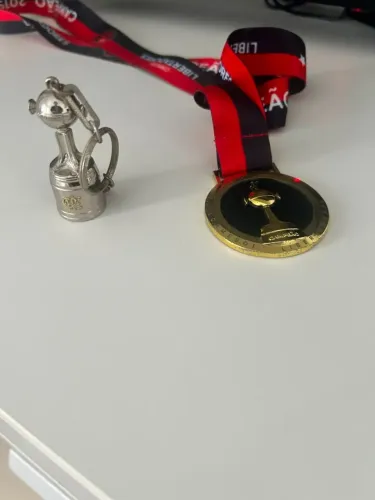 kit oficial flamengo campeao da libertadores 2019 (chaveiro + medalha)