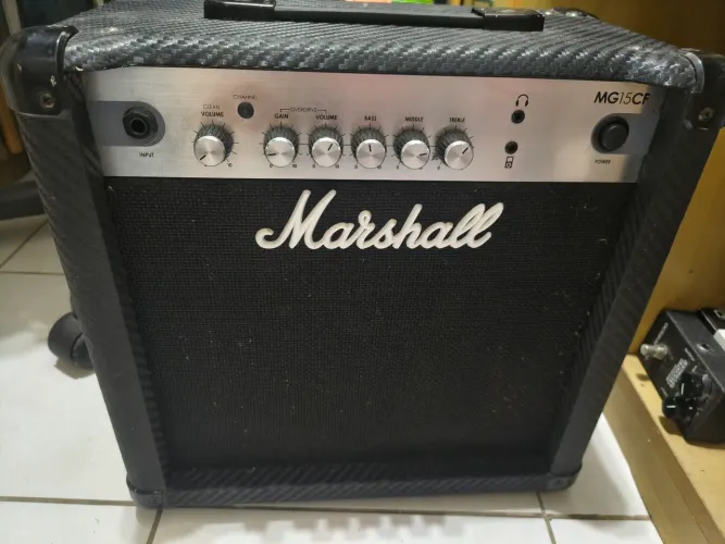 Amplificador Marshall MG15CF