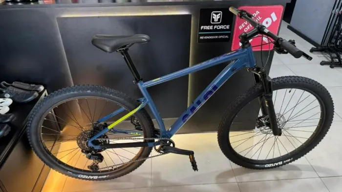 A melhor da categoria em 21x no cartão Caloi Explorer Comp SL Shimano Cues 10v 2026