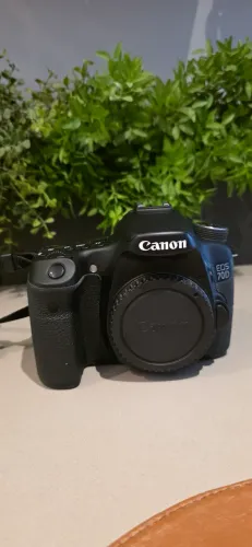 Canon EOS 70D + Lente Canon 18-135 + Sigma 17-50 f/2.8 - Excelente Estado