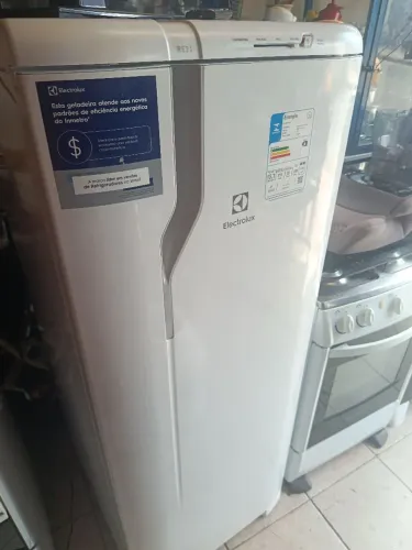 Geladeira Electrolux dois meses uso
