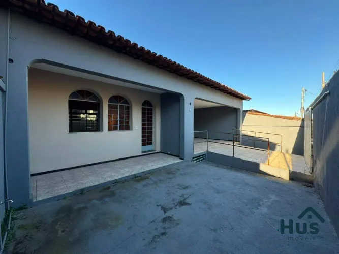 CASA A VENDA  3 QUARTOS - JARDIM DOS COMERCIÁRIOS