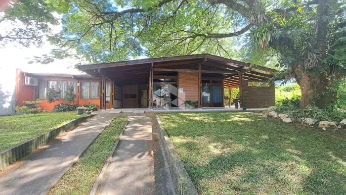 Casa à venda com 262,92 m² com terreno 1.440 m2 - Vila Nova - Blumenau/SC