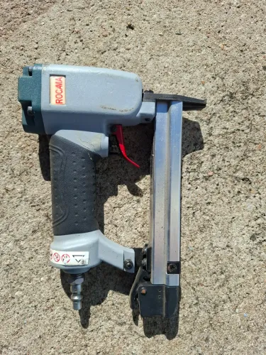 Grampeador Pneumatico 80W Rocama