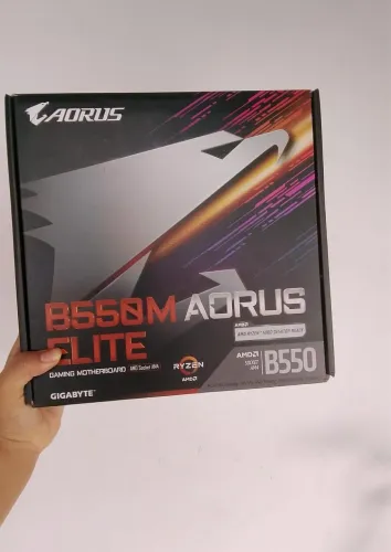 Placa Mãe B550M Aorus Elite (nunca usada)