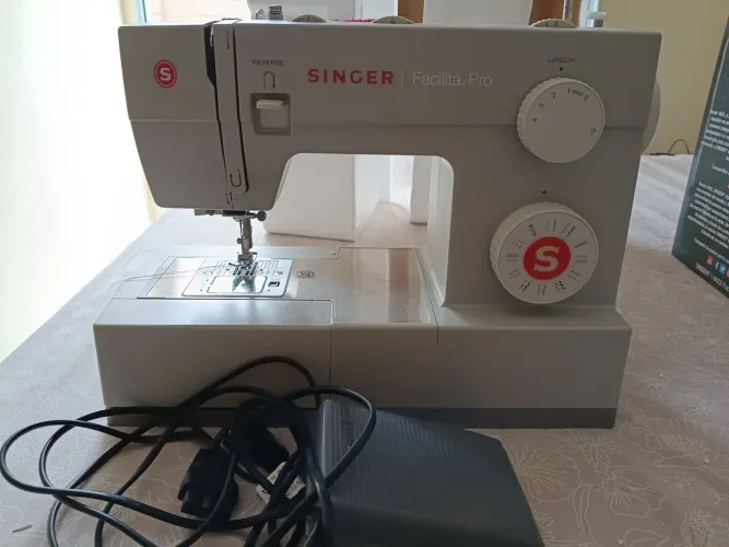 Máquina de Costura Singer 4423 Facilita Pro