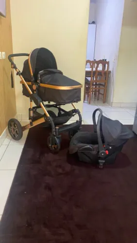 Carrinho e bebê conforto 