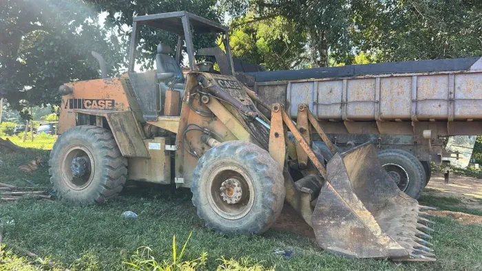 Vendo pá carregadeira Case W20B
