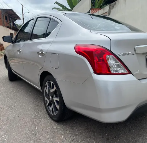 Nissan Versa SL 1.6 16V Flexstart 4P Mec. 2016