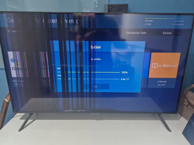 Vendo TV Samsung com defeito na tela