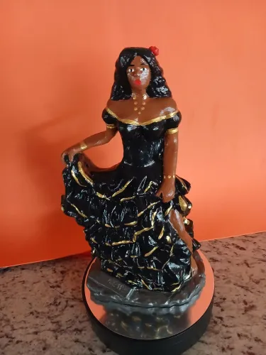 Imagem pombagira 24 cm em gesso preta