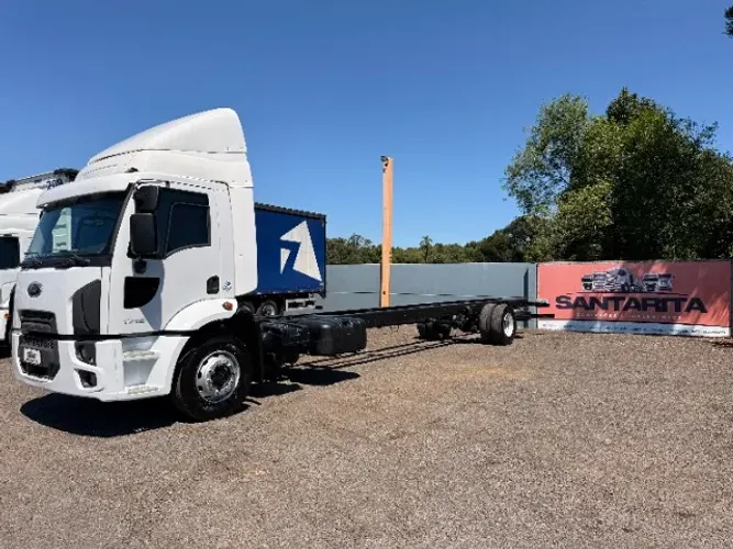 Ford Cargo 1719 4X2 2015 Com Ar Condicionado Completo Caminhão Toco No Chassi 11,40 Metros