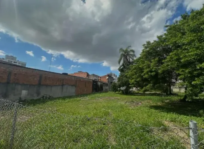 Terreno em Camboriú na divisa com Balneário Camboriú, para aptos. Ótima localização!