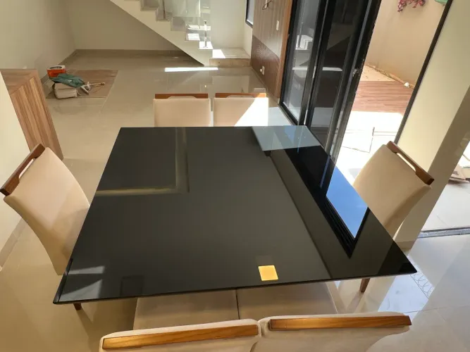 Vendo conjunto mesa + cadeiras