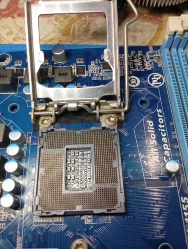 Placa Mãe Gigabyte H61 - com defeito