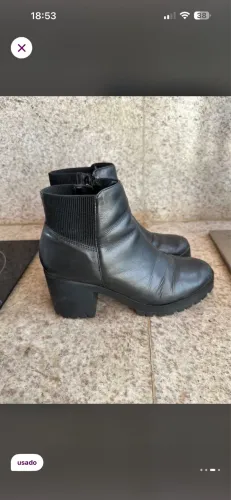Bota de couro Arezzo tamanho 37