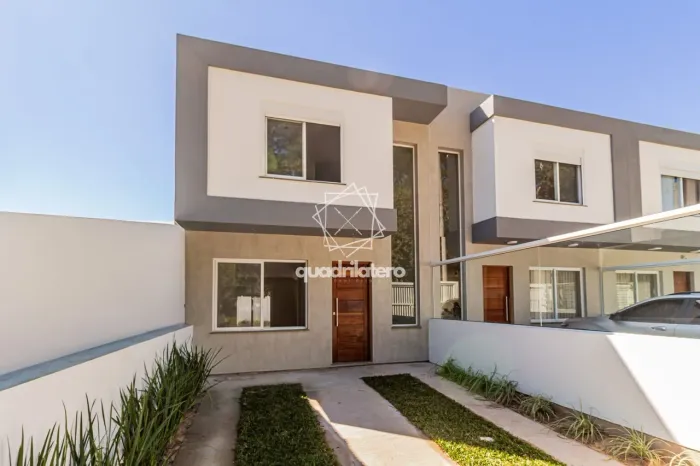 Sobrado Novo com 3 Quartos (1 Suíte), Lareira, churrasqueira e Amplo Pátio no Vila Assumpç