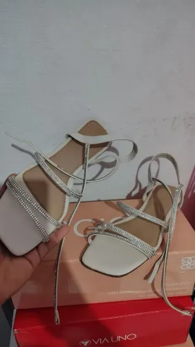 Rasteirinha branca com strass