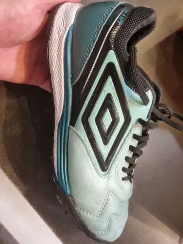 chuteira society Umbro