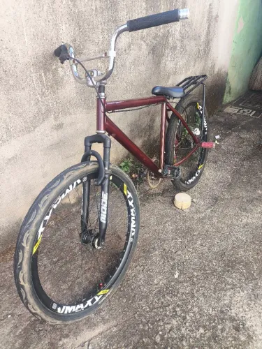 Bicicleta em excelente estado,rodas novas ,banco novo e pintura nova.