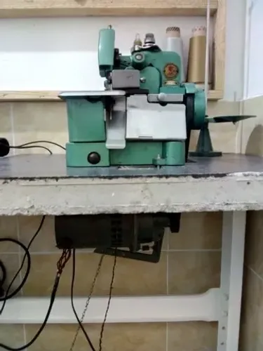 Máquina Overlok motor grande