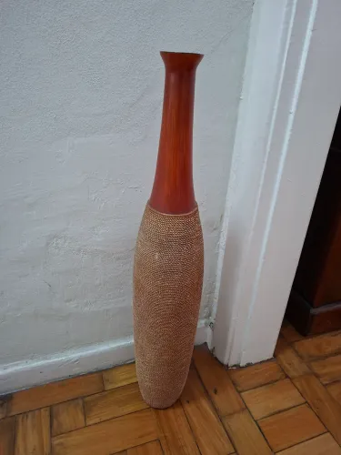 SÓ HOJE E AMANHÃ- Peça em Cerâmica Trababalhada - Desapegando - Motivo Mudança 