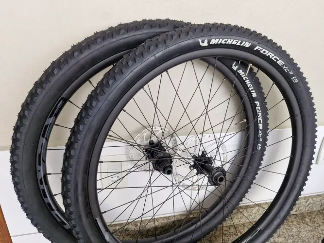 Rodas completas SENTEC tubless 29