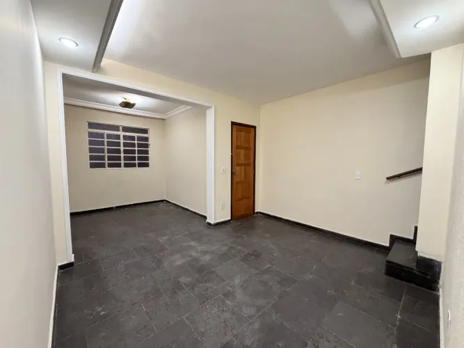 Casa geminada para alugar no Dona Clara