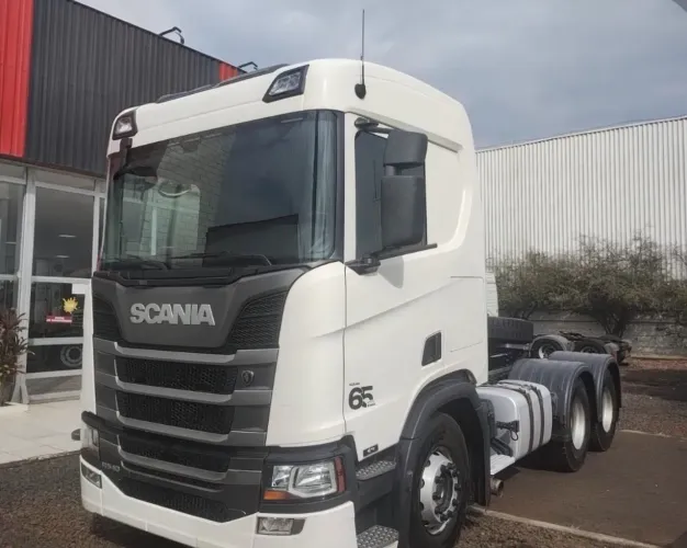 Cavalo mecânico Scania R540 ano 2023, 6x4, automática, em MG