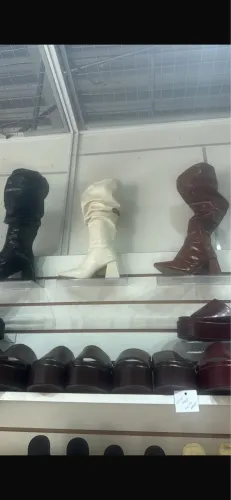 botas branca preta marrom novas