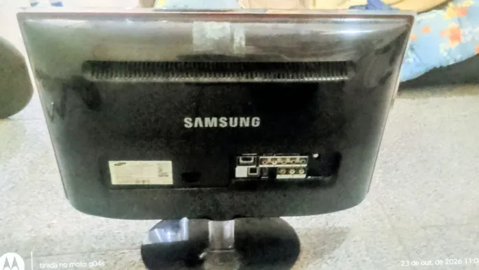 Vendo 3TVs uma SmartTv, TV plana e um monitor TV HDMI e entrada para TV a cabo. R$450,00.