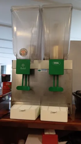 Vendo refresqueira semi nova IBBL