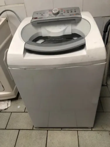 Vendo máquina de lavar roupa Brastemp de 11kg com defeito, não é placas e bomba.