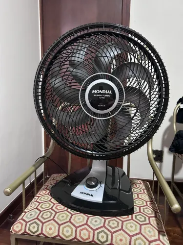 Ventilador de mesa Mondial VTX-40 8 pás 3 velocidades Preto e prata