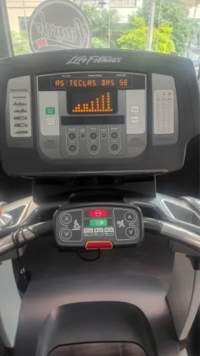 Esteira life fitness 95T