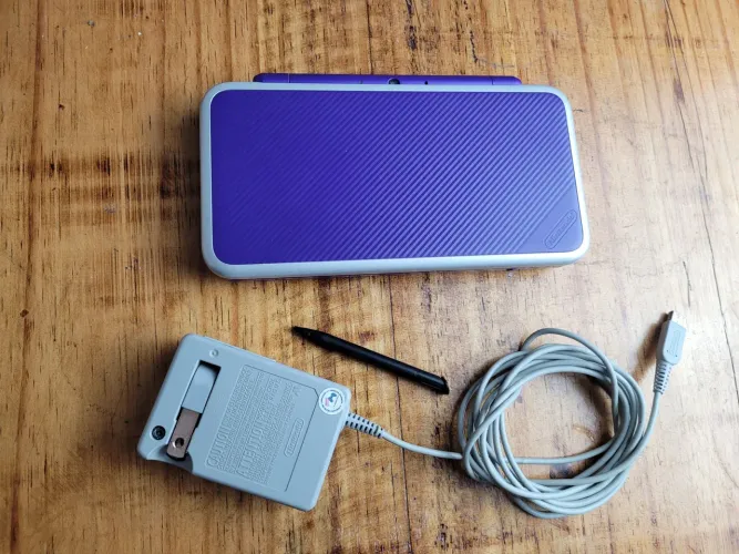New Nintendo 2DS XL Cor Rara Conservado