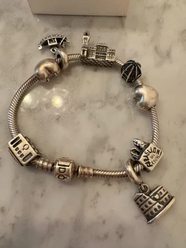 Linda pulseira Pandora com charms de viagem 
