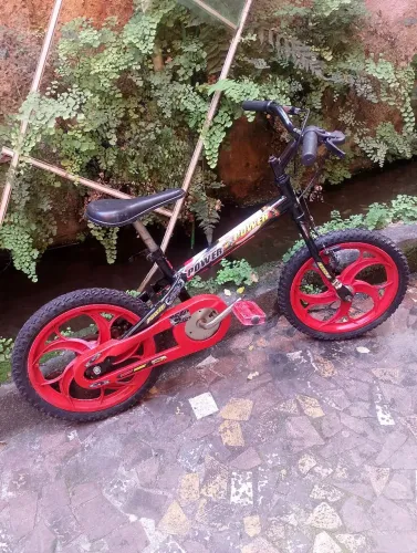 Bicicleta infantil aro 16 menino perfeita impecável