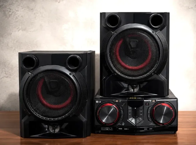 LG XBOOM CJ65 810W RMS - Bluetooth | Karaokê | CD | USB | Rádio FM |
