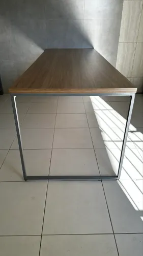 Mesa de Reunião 2,20 x 0,85cm MDF com pés em metalon