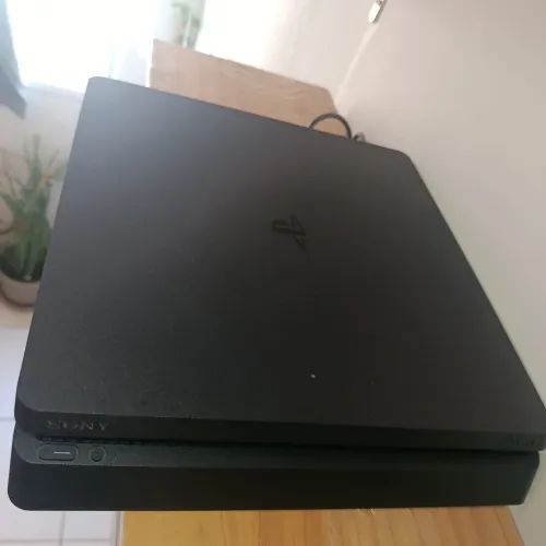 PS4 SLIM 1T COM 20 JOGOS E 4 CONTROLES