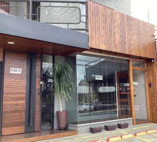 Sala Comercial Moderna c/ Vitrine e Estacionamento na Julio de Castilho