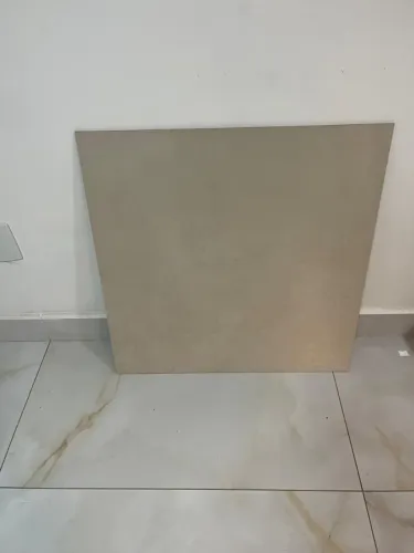 Piso porcelanato Delta 70x70 80m²
