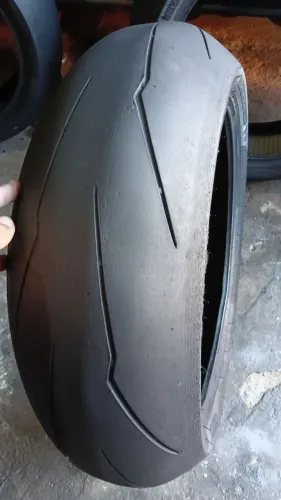 Pneu traseiro p/ kawasaki zx10r,cbr1000rr,R1,mt09, bmw 1000rr etc..