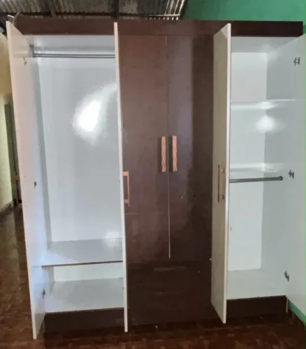 Vendo 1 guarda roupa casal semi novo 400 reais numero zap *36