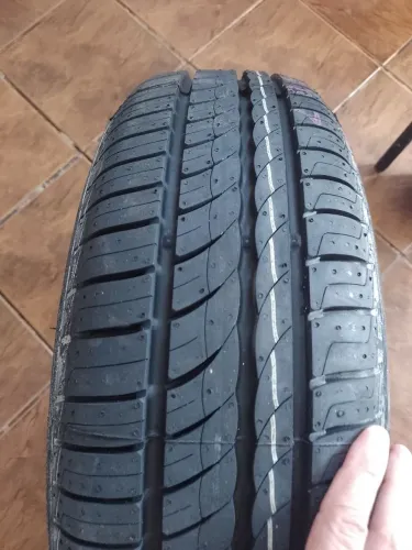 1 pneu 185 65 15 Pirelli p1