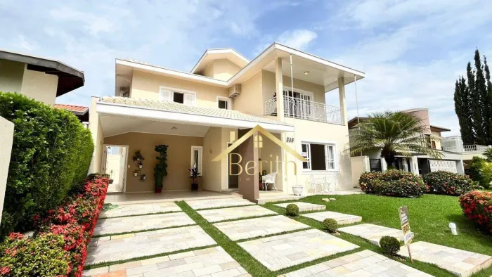 Sobrado com 5 dormitórios à venda, 343 m² por R$ 2.300.000,00 - Taubaté Village - Taubaté/