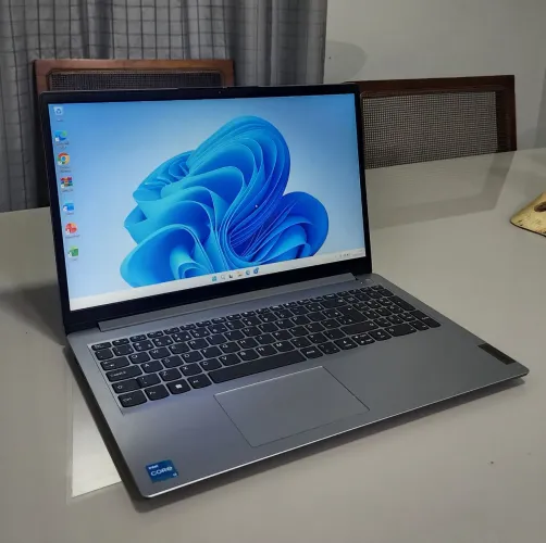 Notebook Lenovo Intel Core I3 de 13ª geração | 8GB de memória RAM | 256GB de SSD