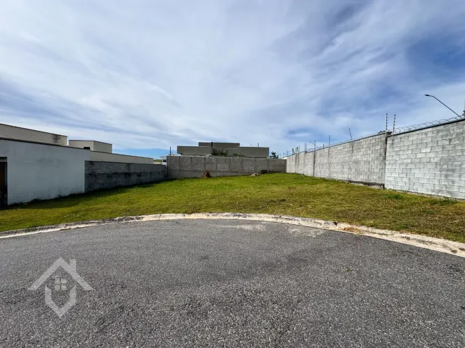 Terreno à Venda no Condomínio Malibu em Caçapava - SP